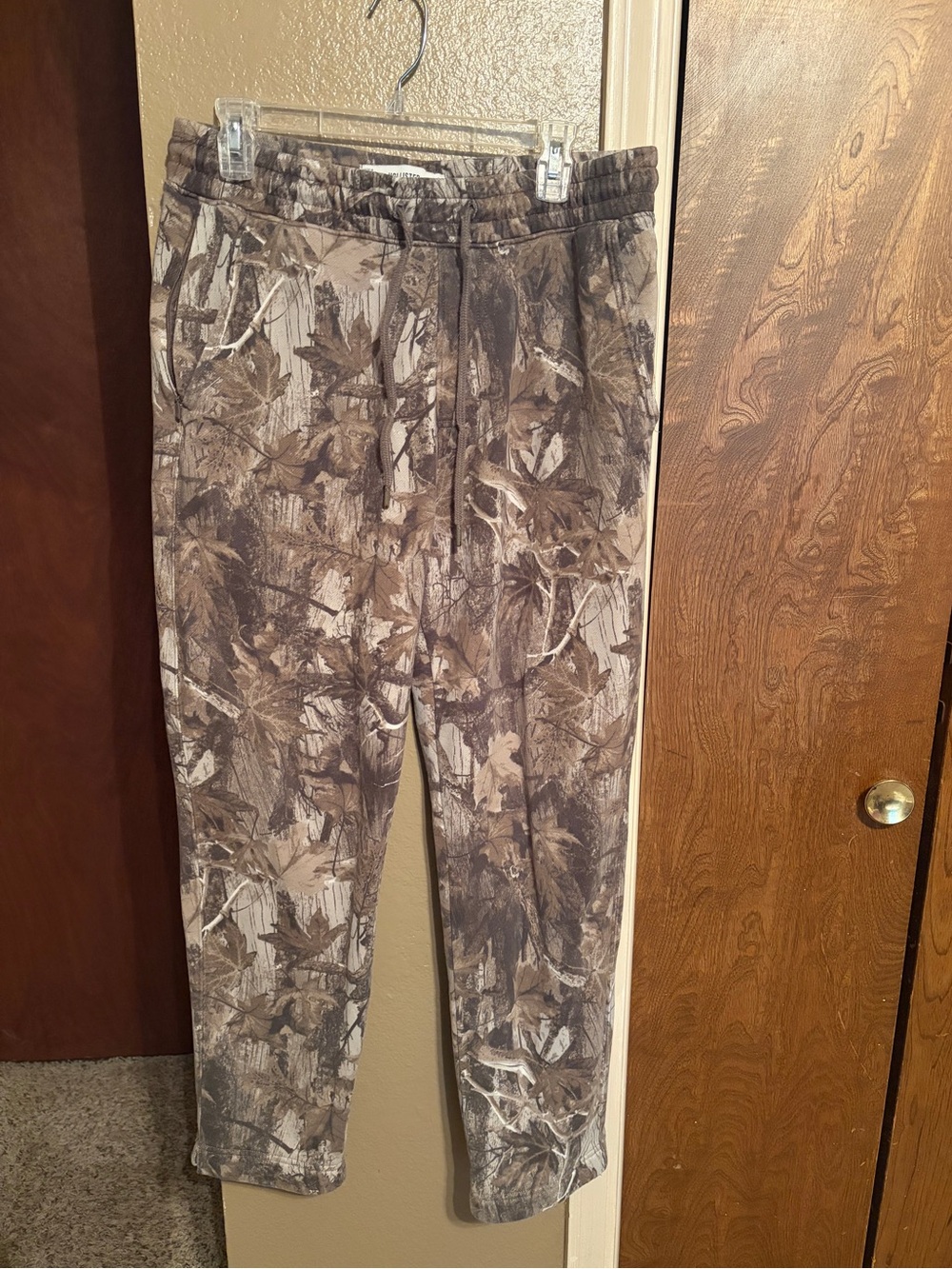 Hollister Relaxed Jogger/Camo. MEDIUM w/ slits at bottom. Immediate shipping!